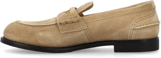 Miu Suède loafers met logoplakkaat Beige