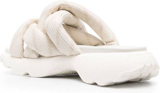 Moncler Slippers met gekruiste bandjes Beige