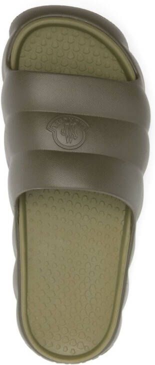 Moncler Slippers met logo-reliëf Groen