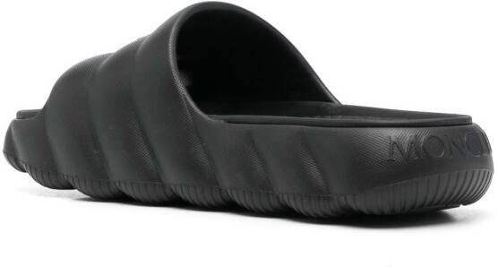 Moncler Lilo gewattteerde slippers Zwart