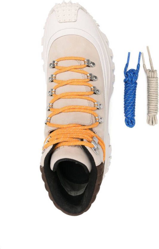 Moncler Wandellaarzen met chunky zool Beige