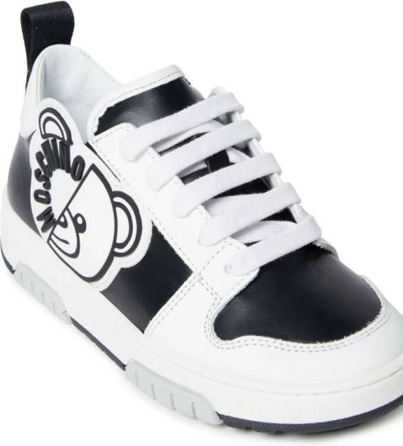 Moschino Kids Leren sneakers met logoplakkaat Wit