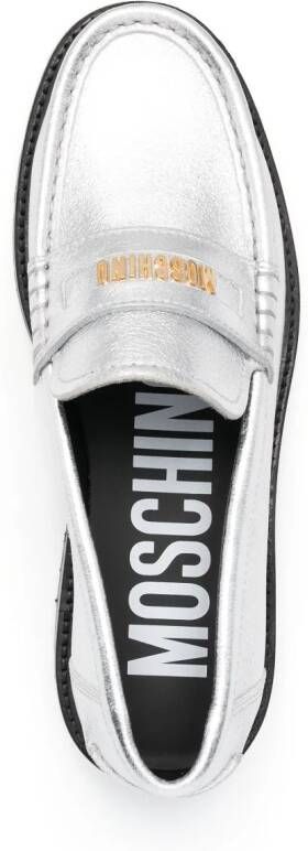 Moschino Loafers met logoplakkaat Zilver
