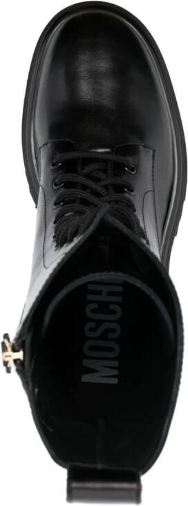 Moschino Enkellaarzen met logo-reliëf Zwart