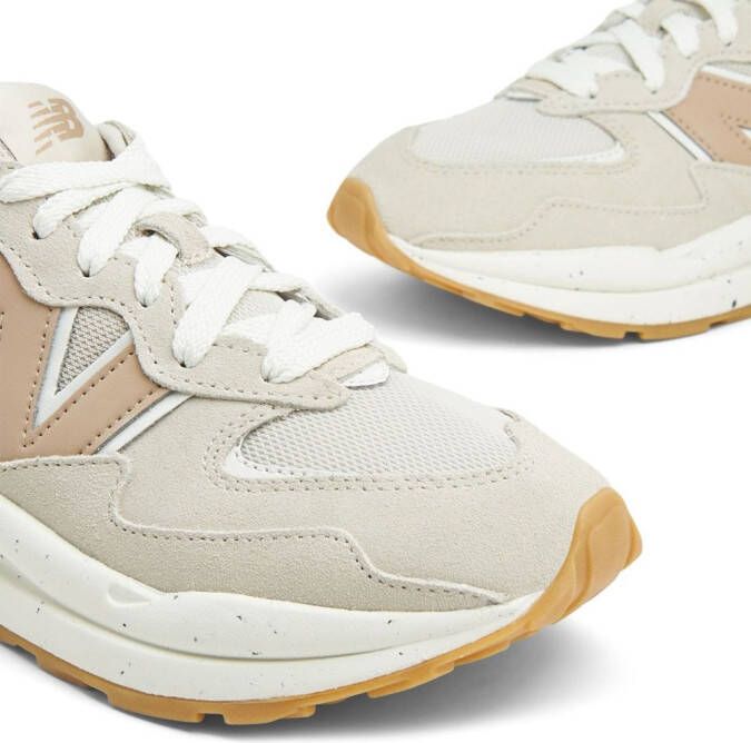 New Balance 5740 suède sneakers Beige