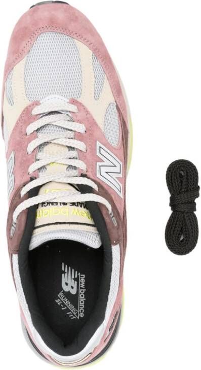 New Balance Made in UK 991v2 sneakers met logopatch Roze