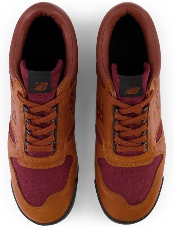 New Balance Sneakers met logo-reliëf Bruin