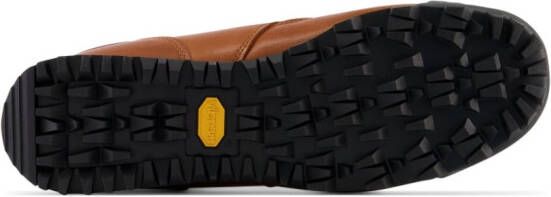 New Balance Sneakers met logo-reliëf Bruin
