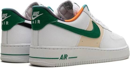 Nike "Air Force 1 '07 LV8 EMB White Malachite sneakers" Wit
