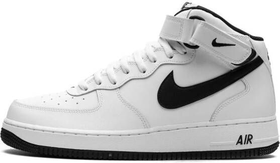 Nike "Air Force 1 Mid Wit Zwart"