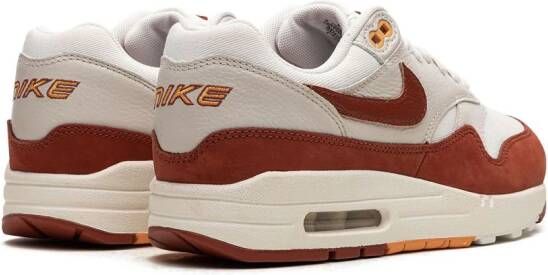 Nike "Air Max 1 LX Rugged Orange sneakers" Wit