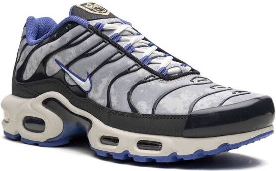 Nike "Air Max Plus SE Social FC sneakers" Grijs