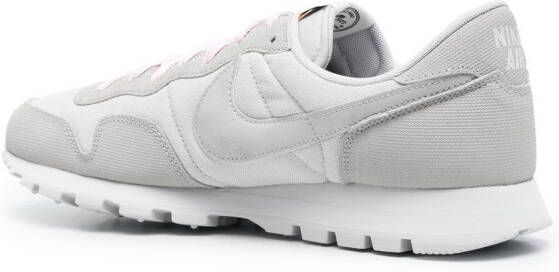 Nike Air Pegasus 83 suède sneakers Grijs