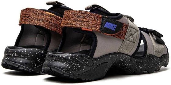 Nike Canyon sandalen Grijs