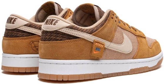 Nike Dunk Low SE sneakers met teddybeer Bruin