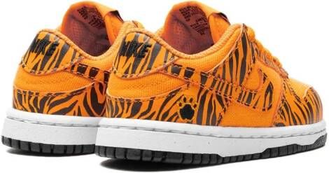 Nike Kids Dunk Low "Tiger Stripes" sneakers Oranje