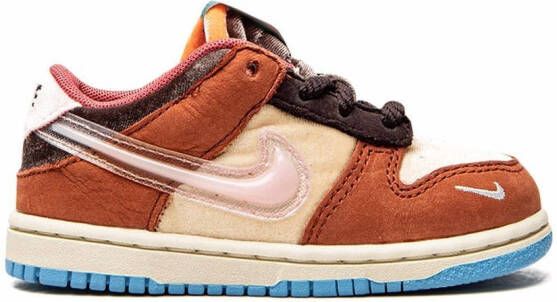 Nike Kids "x Social Status Dunk Mid Chocolate Milk sneakers" Roze