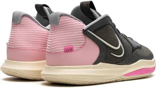 Nike "Kyrie 5 Low Iron Grey Coconut Milk sneakers" Zwart