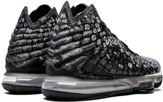 Nike LeBron 17 high-top sneakers Zwart