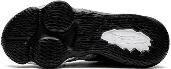 Nike LeBron 17 high-top sneakers Zwart