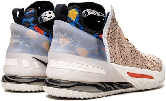 Nike Lebron 18 sneakers met dierenprint Beige