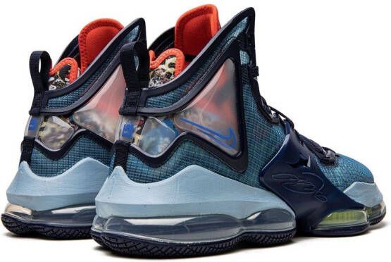 Nike LeBron 19 high-top sneakers Blauw