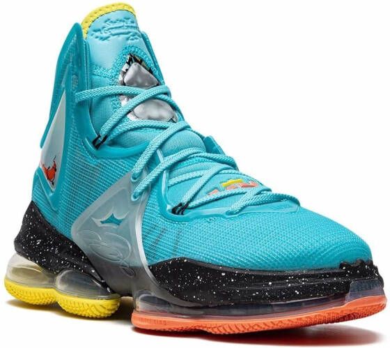 Nike LeBron 19 high-top sneakers Blauw