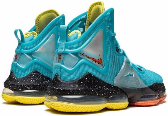 Nike LeBron 19 high-top sneakers Blauw