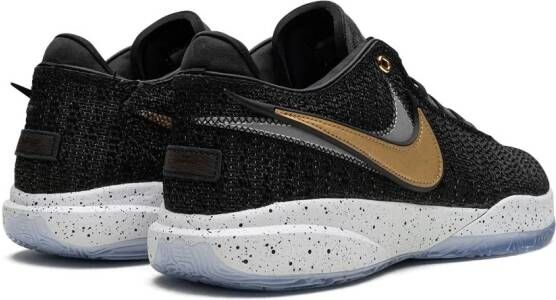 Nike "LeBron 20 Black Metallic Gold sneakers" Zwart