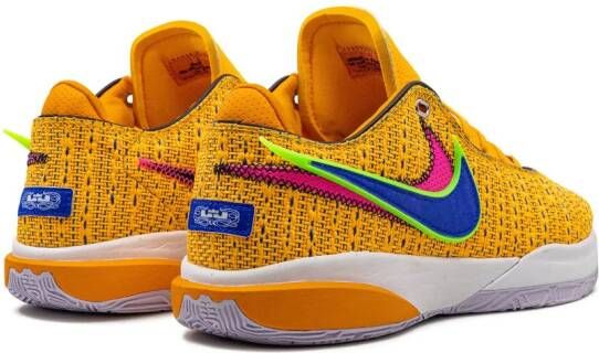 Nike "LeBron 20 Laser Orange sneakers" Geel