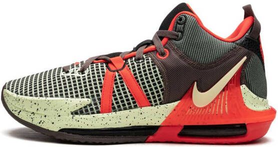 Nike "LeBron Witness VII Alligator sneakers" Zwart