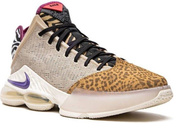 Nike "LeBron XIX Low Safari sneakers" Beige