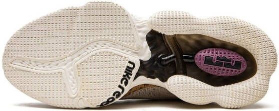 Nike "LeBron XIX Low Safari sneakers" Beige