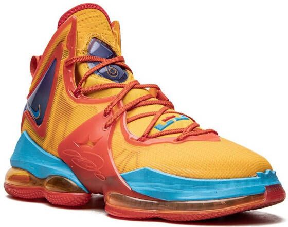 Nike "Lebron XIX Uniform Hook sneakers" Oranje