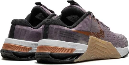 Nike "Metcon 8 Premium Purple Smoke Metallic Copper sneakers" Paars