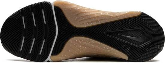 Nike "Metcon 8 Premium Purple Smoke Metallic Copper sneakers" Paars