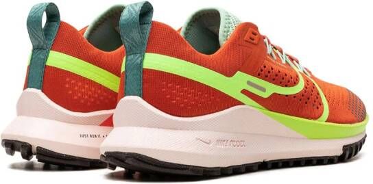 Nike "Pegasus Trail 4 Mantra Orange sneakers" Oranje