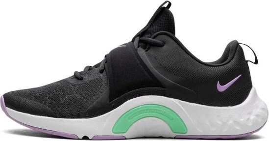 Nike "Renew In-Season TR 12 Dark Smoke Grey Lilac sneakers" Zwart