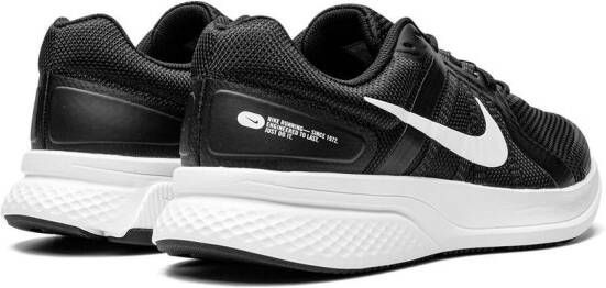 Nike Run Swift 2 low-top sneakers Zwart