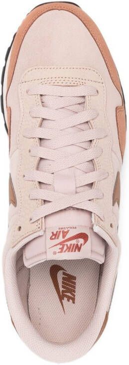 Nike Sneakers met logo Bruin