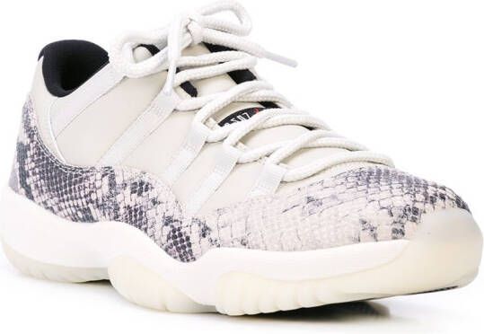 Jordan Sneakers met slangenprint Beige