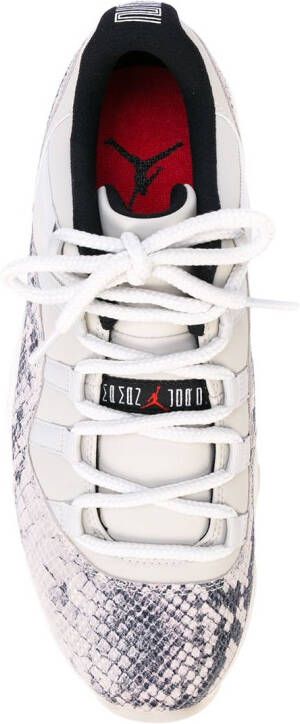 Jordan Sneakers met slangenprint Beige