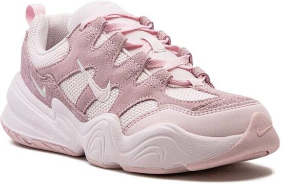 Nike "Tech Hera Pearl Pink sneakers" Roze
