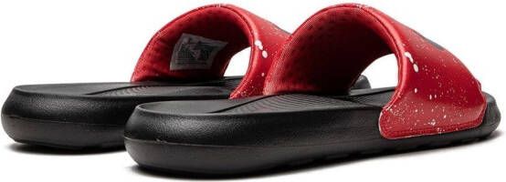 Nike Victori One slippers met logoprint Rood