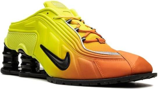 Nike "x Martine Rose Shox R4 Mule Safety Orange sneakers" Geel