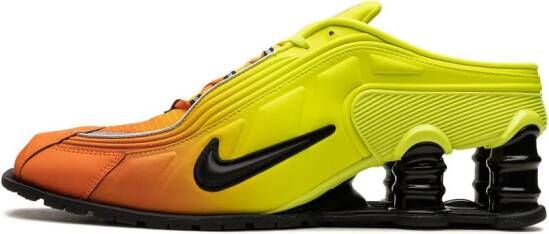 Nike "x Martine Rose Shox R4 Mule Safety Orange sneakers" Geel