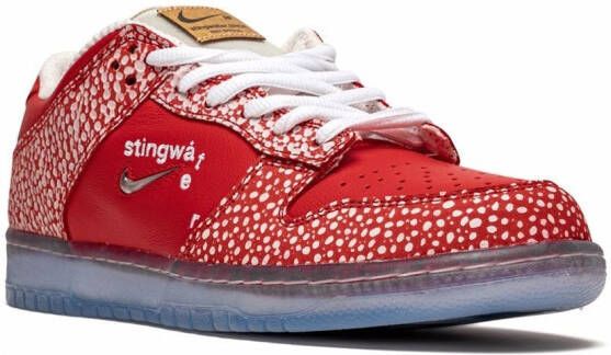 Nike x Stingwater Magic Mushroom SB Dunk Low sneakers Rood