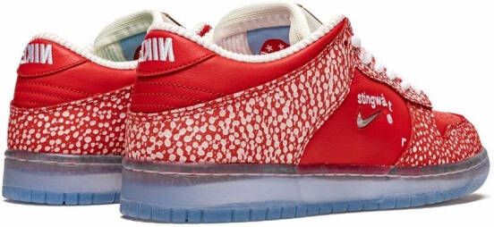 Nike x Stingwater Magic Mushroom SB Dunk Low sneakers Rood