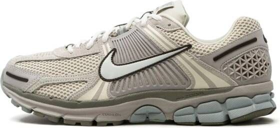 Nike Zoom Vomero 5 sneakers met vlakken Grijs