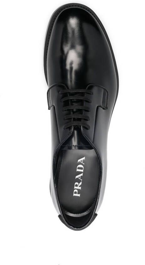 Prada Derby veterschoenen Zwart